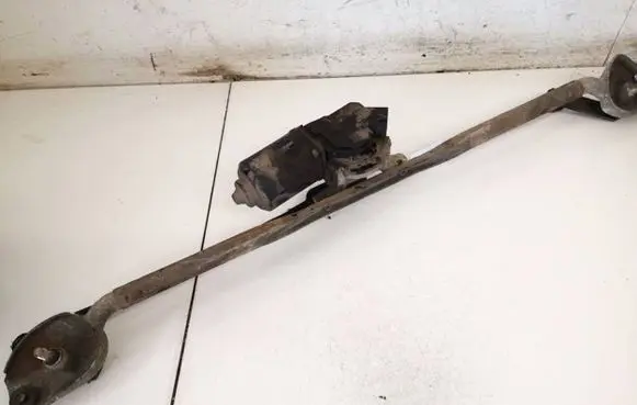 Chrysler 300 - 300C Front wiper linkage and motor