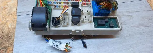 Ford Focus Fuse module 4m5t14a073ch