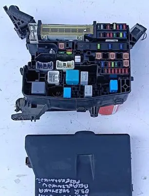 Toyota Avensis T270 Fuse box set 7379R0A27379R0A2