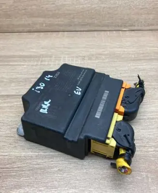Hyundai i30 Airbag control unit/module 95910A6100 WithPlug