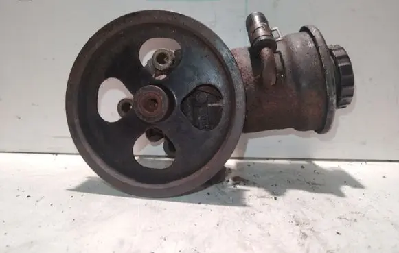 Toyota Corolla Verso E121 Power steering pump