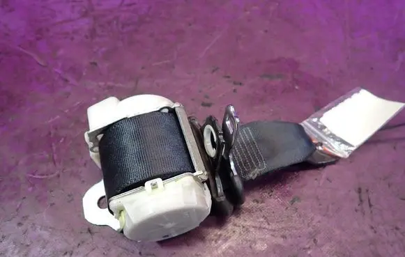 Toyota Aygo AB10 Front seatbelt