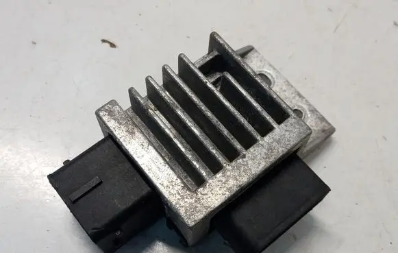 Renault Master III Glow plug pre-heat relay 271203982R