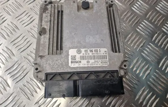 Volkswagen Golf V Engine control unit/module 03C906032D 03C906032 0261201539