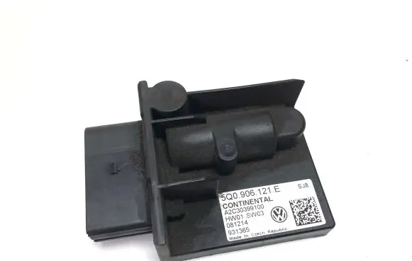 Volkswagen Golf VII Fuel injection pump control unit/module 5Q0906121E A2C30399100