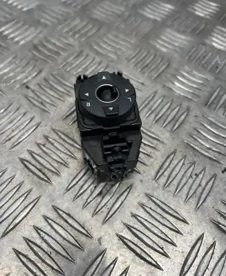 Hyundai Santa Fe Wing mirror switch 935732W000 20130219