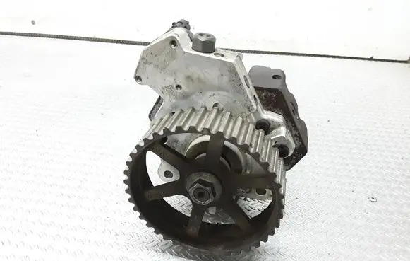 Volvo S40, V40 Fuel injection high pressure pump 8200055072 0445010031