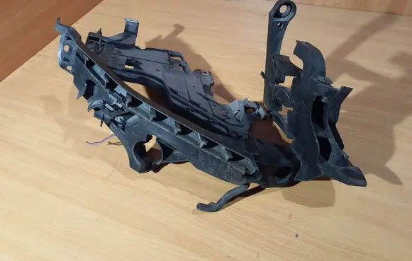 Audi A4 S4 B8 8K Headlight/headlamp mounting bracket 8K0805608A 2002838