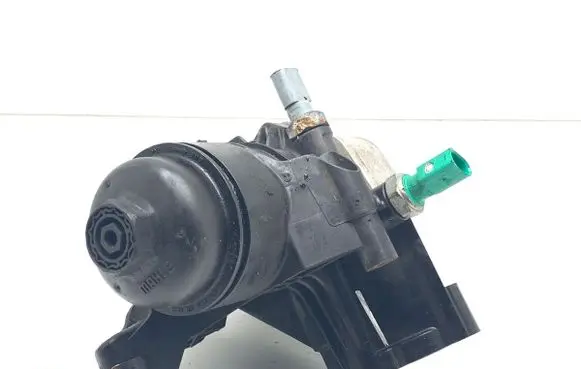 Volkswagen Tiguan Oil filter mounting bracket 