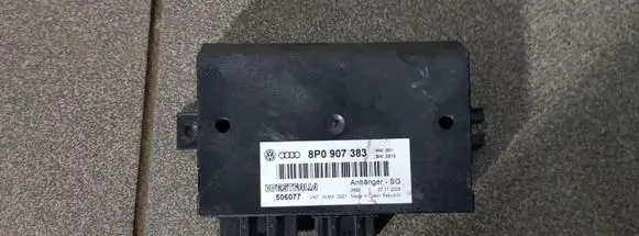 Volkswagen Golf V Tow bar trailer control unit/module 8P0907383