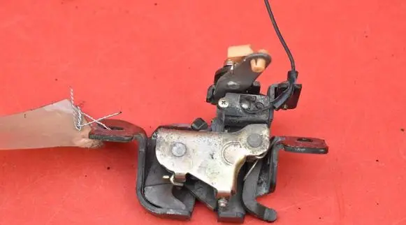 Mazda 626 Tailgate/trunk/boot lock/catch/latch