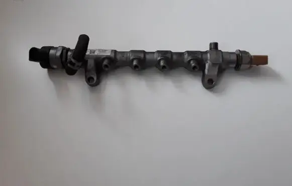 Volkswagen Tiguan Fuel main line pipe 03L130089J