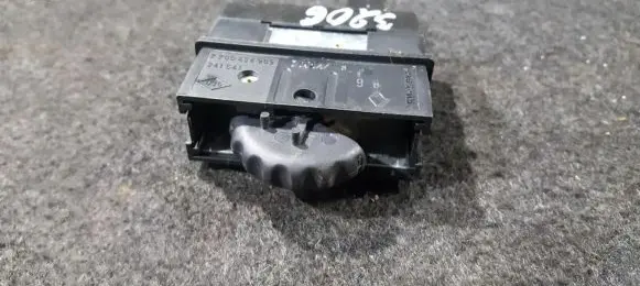 Renault Megane I Headlight level height control switch 7700434989
