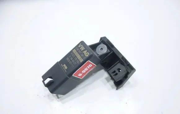 Volkswagen Touran II Glow plug pre-heat relay 038907281D 0522120504 2184827