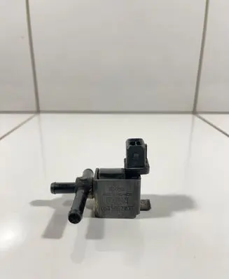 Volkswagen PASSAT B5 Turbo solenoid valve 058906283F
