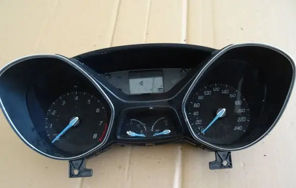 Ford Focus Speedometer (instrument cluster) BM5T10849AL BM5T14C026AJ BM5T14C226AC
