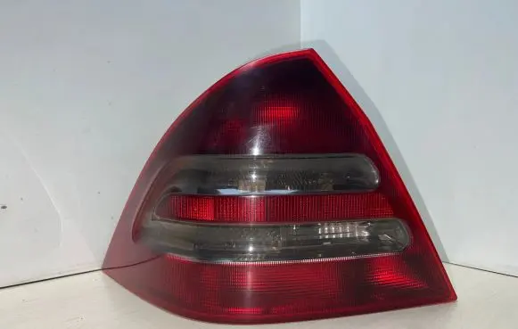 Mercedes-Benz C W203 Rear/tail lights ulo3311