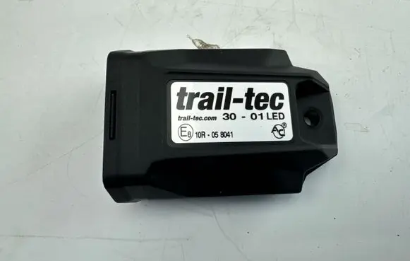 Skoda Octavia Mk2 (1Z) Tow bar relay 10R058041