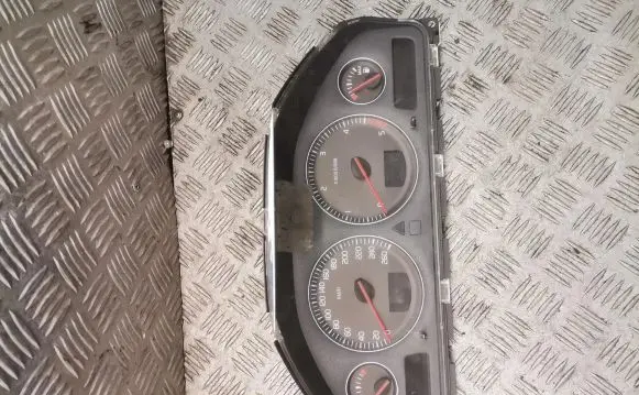 Volvo S60 Speedometer (instrument cluster) 30746102