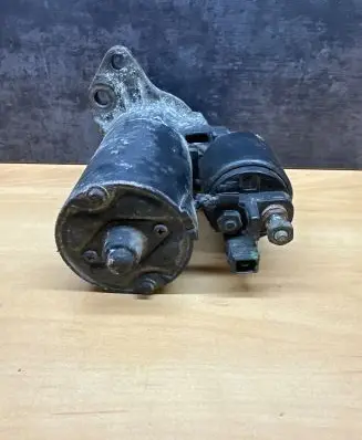 Volkswagen Golf IV Starter motor 006821879