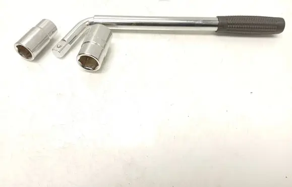 Volvo V40 Wheel nut wrench 