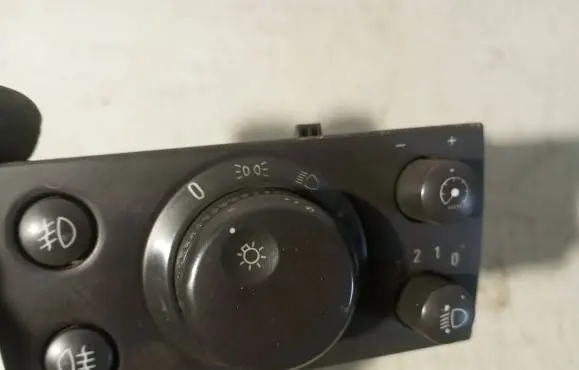 Opel Astra H Other switches/knobs/shifts 13229539 0320 2205