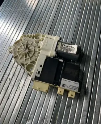 Citroen C5 Front door window regulator motor 9649304380