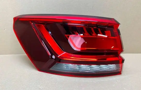 Volkswagen Touareg III Rear/tail lights 760945095