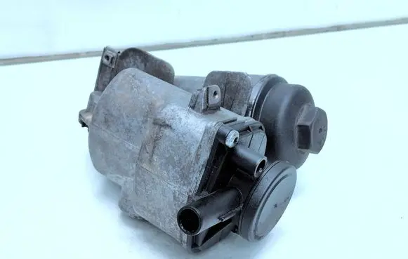 Volvo XC90 Oil filter mounting bracket 30677920 6740273266 6740230250