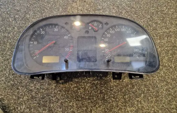 Volkswagen Golf IV Speedometer (instrument cluster) 1J0920822C