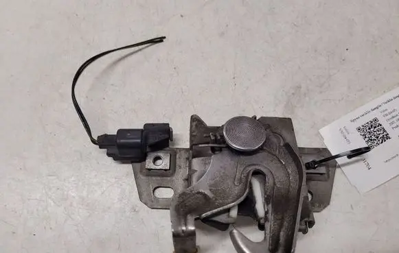 Volvo V50 Engine bonnet/hood lock/catch 30716530 30716529