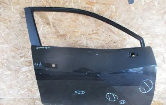 Toyota C-HR II Front door