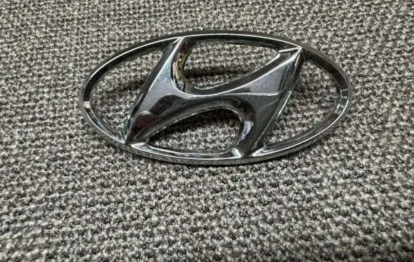 Hyundai Elantra Manufacturer badge logo/emblem 8634133500