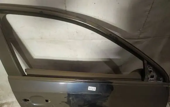 Volkswagen Jetta V Front door glass trim molding 