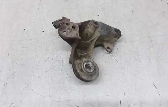 Volkswagen PASSAT B5 Engine mounting bracket 4B0199352B