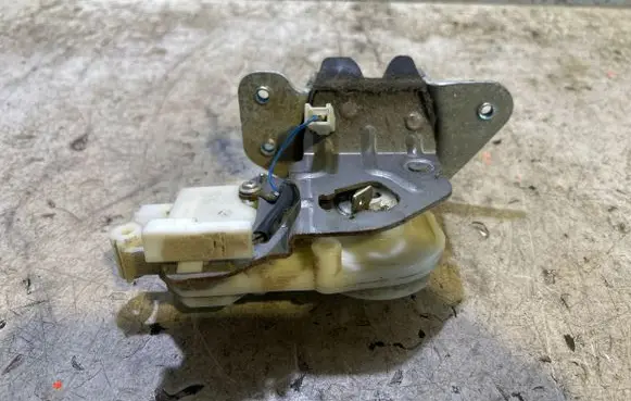 Mitsubishi Lancer X Tailgate/trunk/boot lock/catch/latch