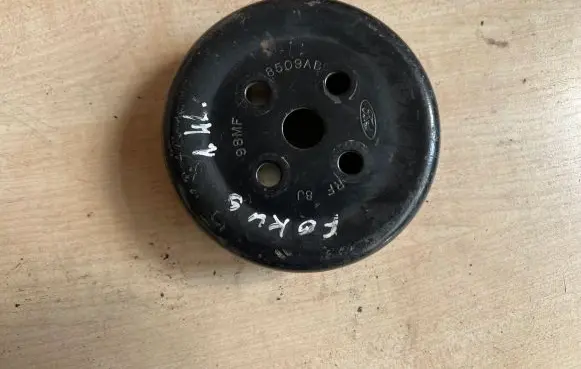 Ford Focus Water pump pulley 98MF8509AB