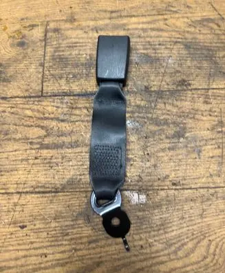 Front seatbelt buckle