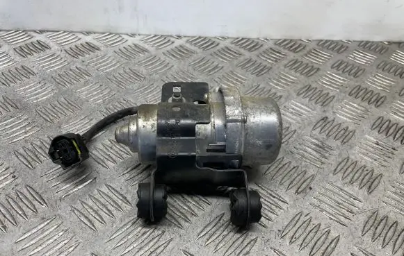 BMW M3 Vacuum pump 2283333