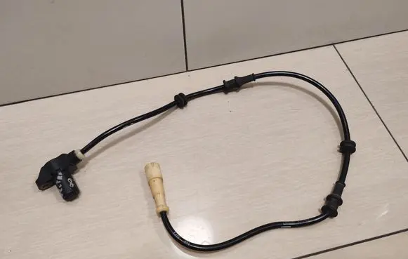 Opel Vectra B ABS brake wheel speed sensor 90464775