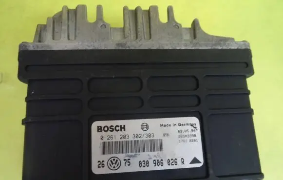 Volkswagen Golf III Engine control unit/module 030906026R