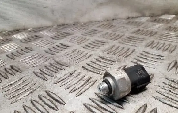 Nissan Juke I F15 Air conditioning (A/C) pressure sensor 42CP811