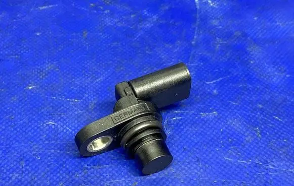 Mercedes-Benz A W176 Camshaft position sensor A2709050400 0232103125