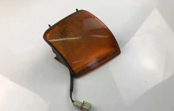 Volkswagen PASSAT B3 Front fender indicator light 357953049