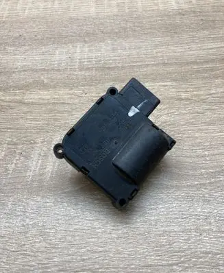 Audi A8 S8 D3 4E Air flap motor/actuator 4E0820511 0132801323