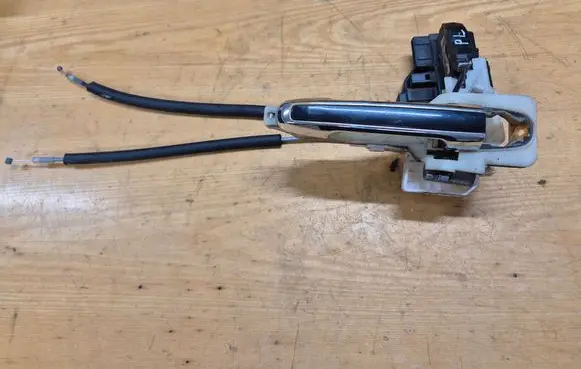 Hyundai Sonata Front door lock 813203K010