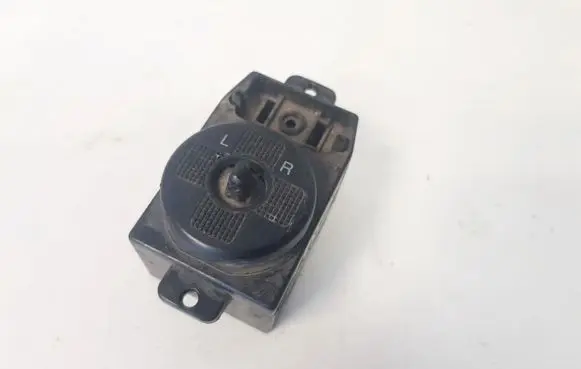 KIA Carnival Wing mirror switch 621w04210 30924l