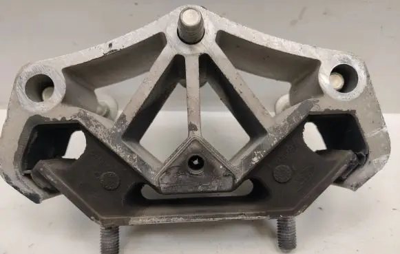 Ford Mustang VI Gearbox mount BR337E373A