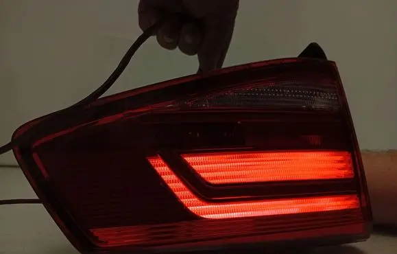 Tailgate rear/tail lights
