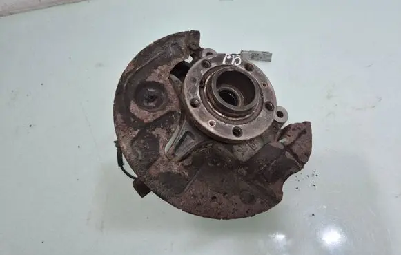 Front wheel hub